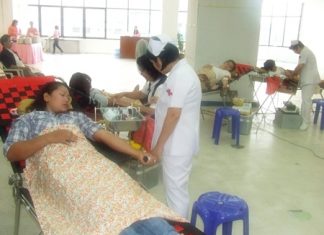 Employees and customers at Mike Shopping Mall roll up their sleeves to donate blood to the Thai Red Cross.